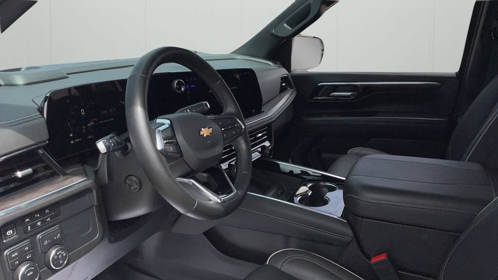 Used 2025 Chevrolet Suburban Premier AWD/4WD image 61