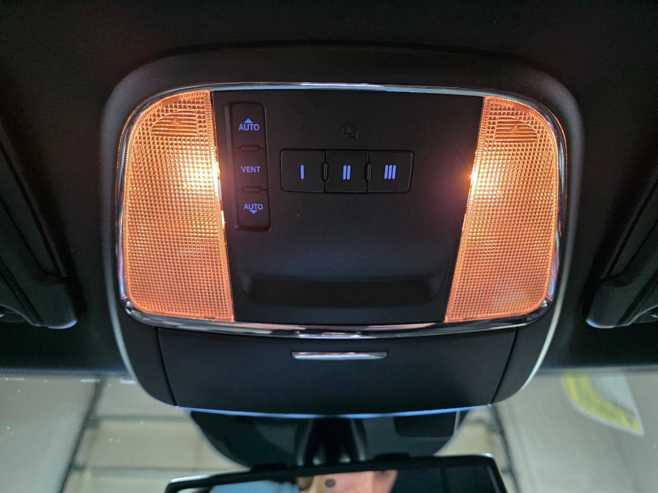 Used 2014 Dodge Charger SXT image 35