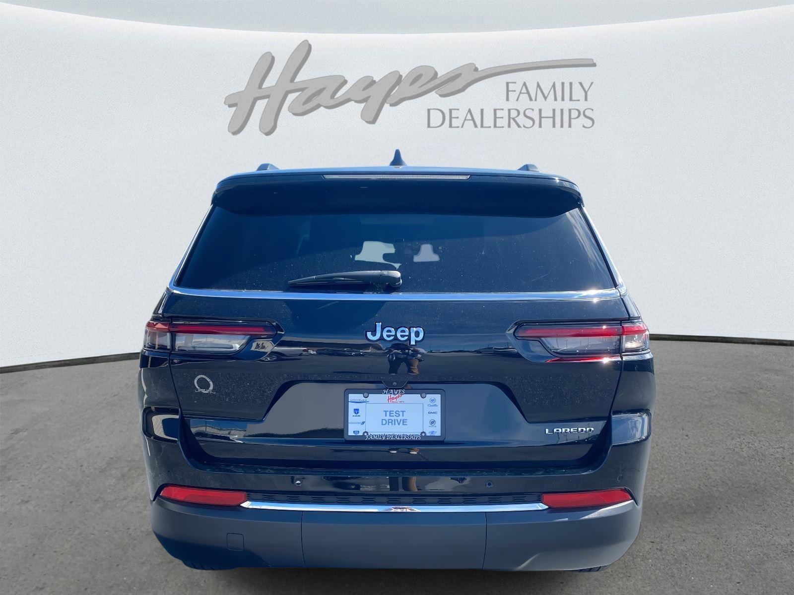 Used 2023 Jeep Grand Cherokee L Laredo image 4