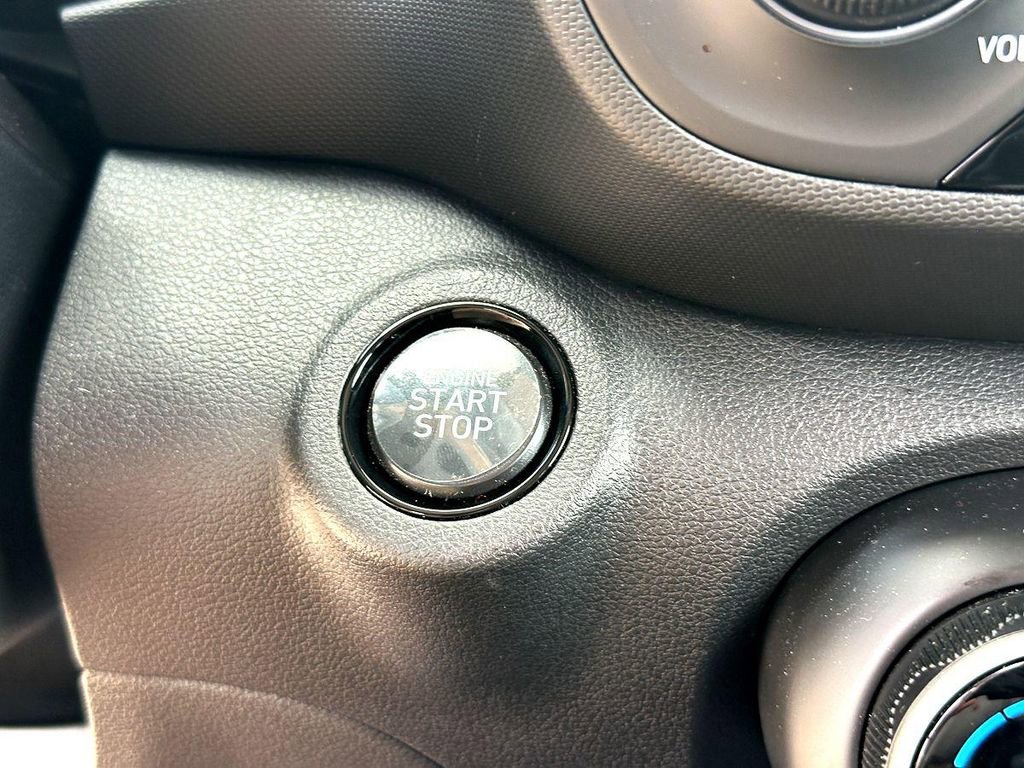 Used 2024 Hyundai Venue SEL FWD image 19