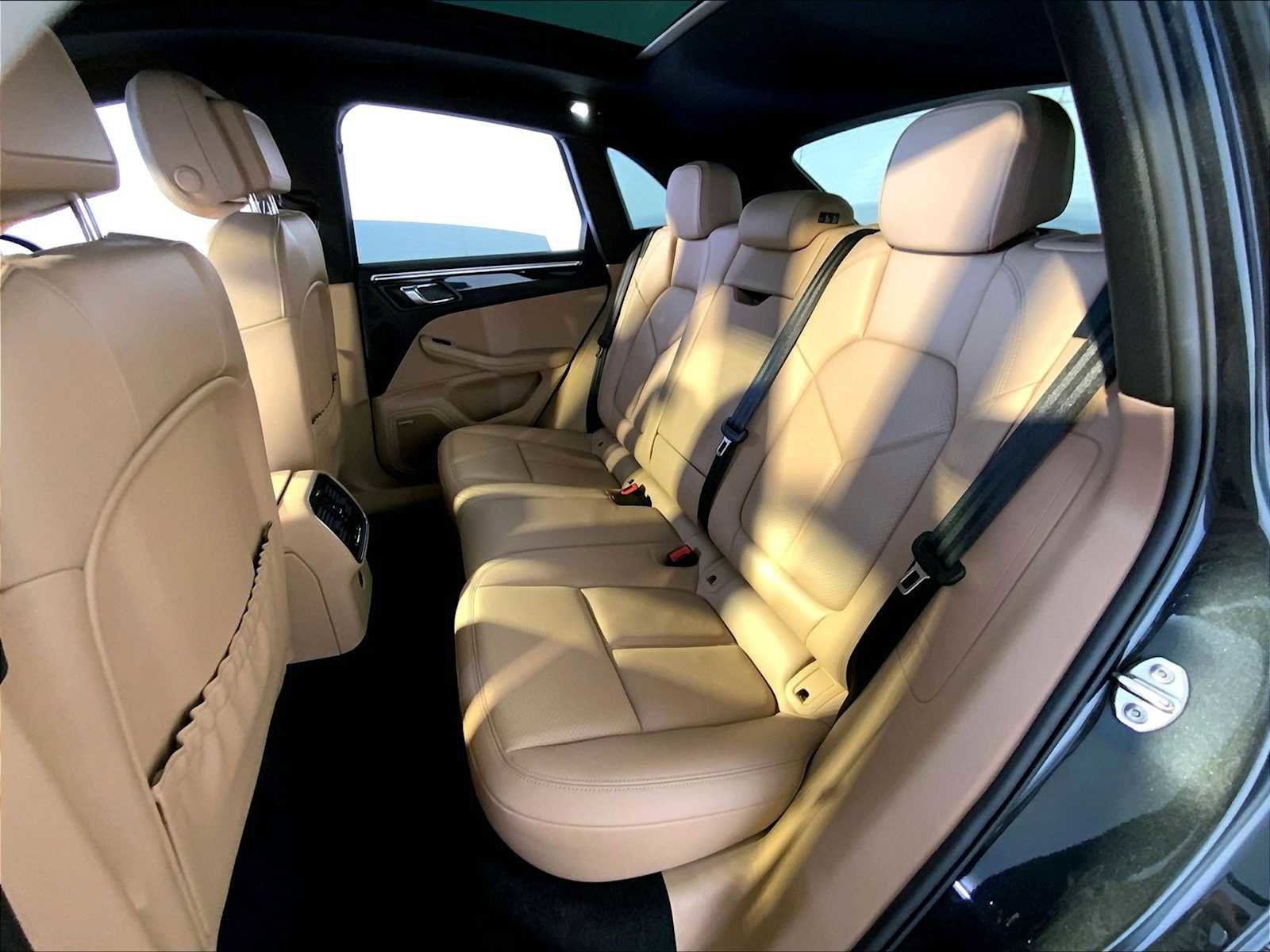 Certified 2020 Porsche Macan AWD/4WD image 24
