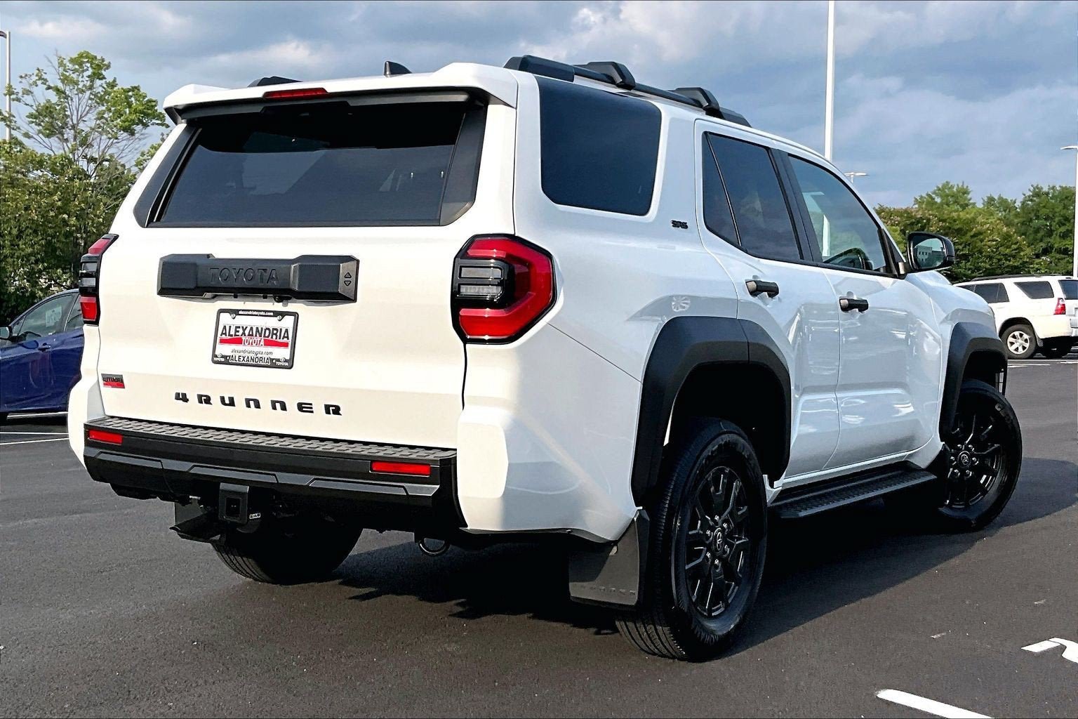 Used 2025 Toyota 4Runner SR5 AWD/4WD image 12