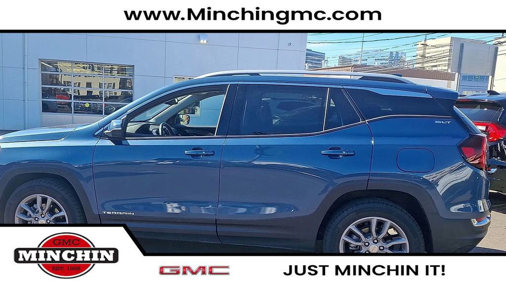 Used 2024 GMC Terrain SLT w/ Tech Package image 2