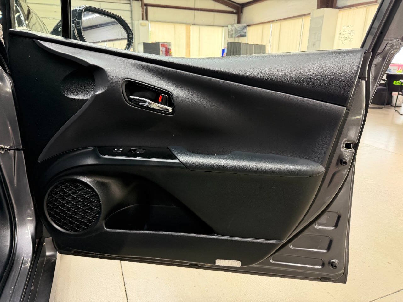 Used 2020 Toyota Prius XLE FWD image 16