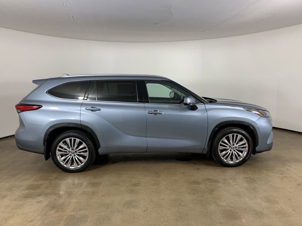 Used 2023 Toyota Highlander Platinum AWD/4WD image 7