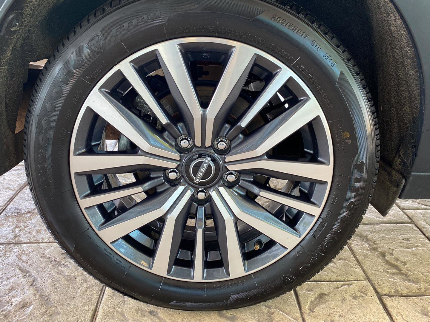 Certified 2023 Nissan Kicks SR w/ SR Premium Package FWD image 12