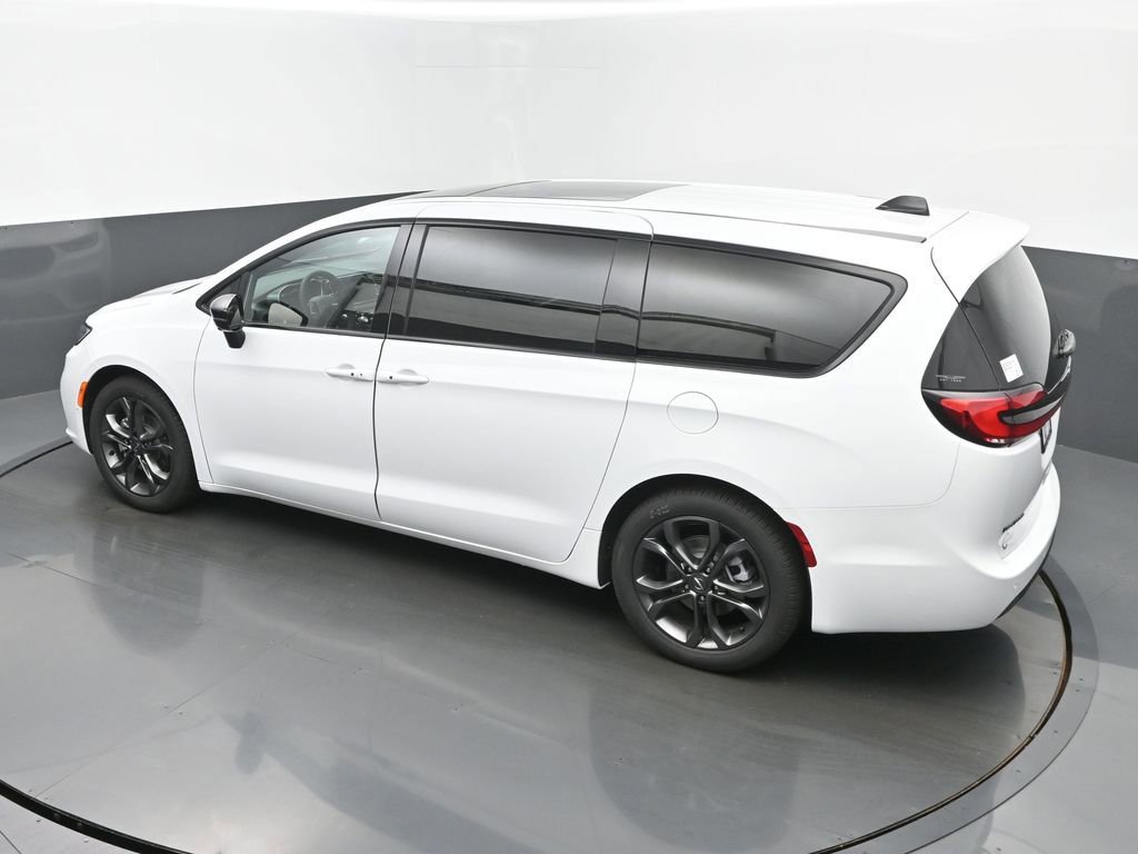 New 2026 Chrysler Pacifica Select image 40