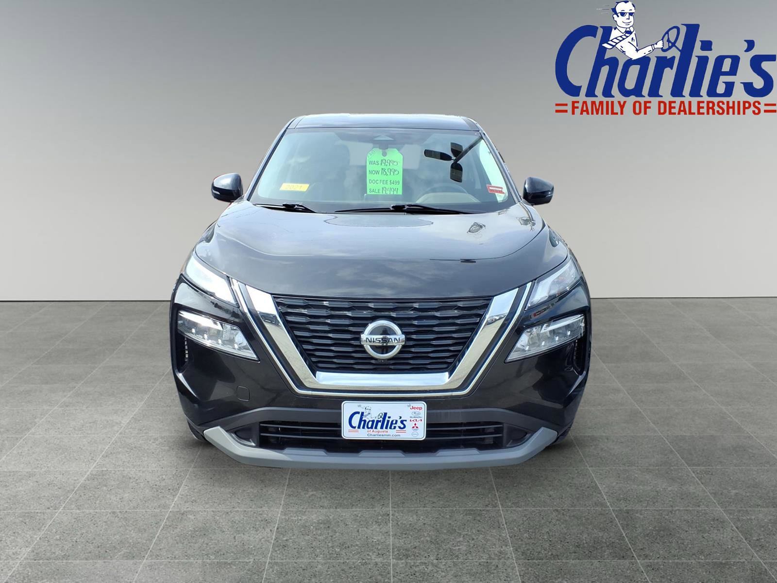 Used 2021 Nissan Rogue SV image 3