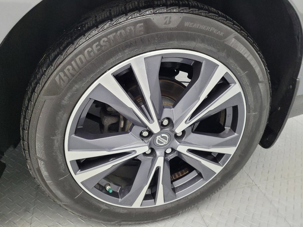 Used 2017 Nissan Pathfinder Platinum w/ Family Entertainment Package AWD/4WD image 31