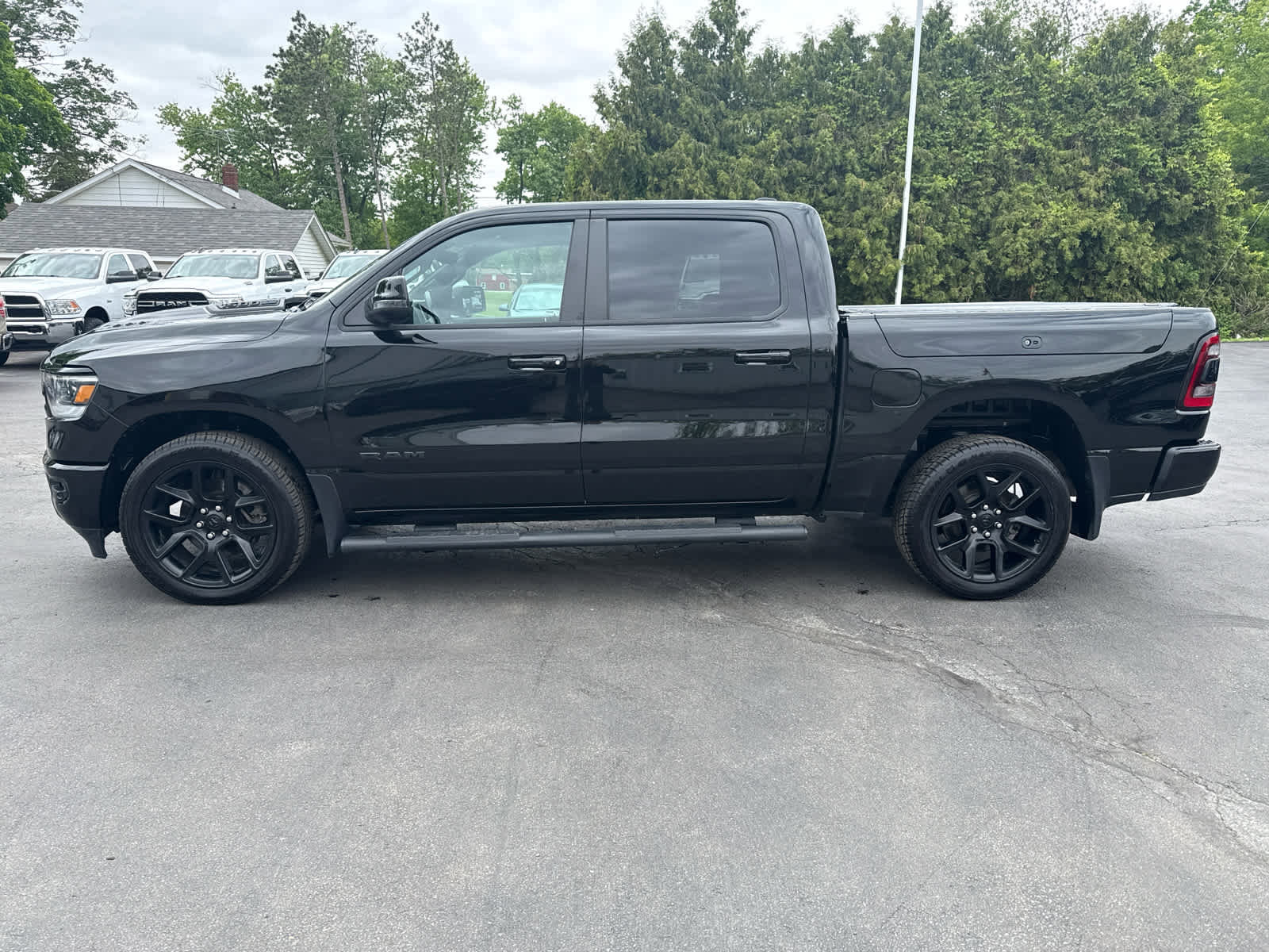 Used 2024 RAM 1500 Laramie AWD/4WD image 6