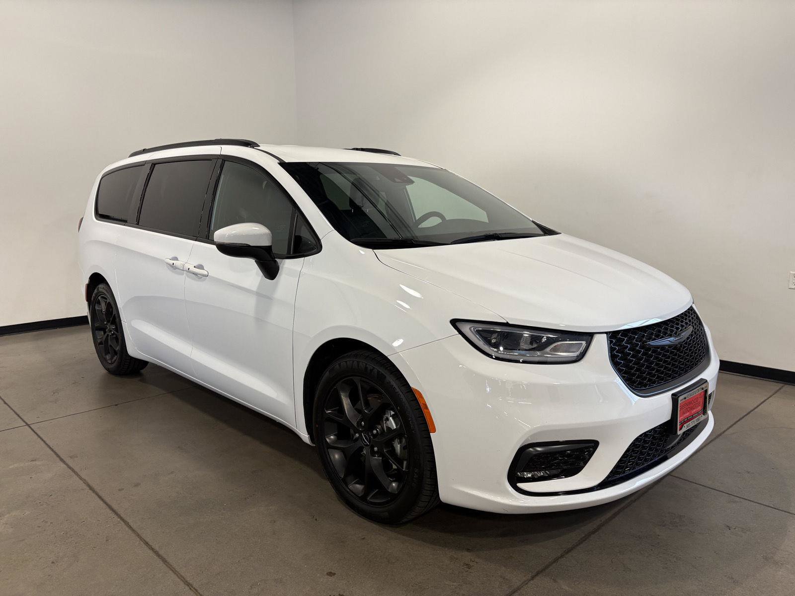 Used 2023 Chrysler Pacifica Touring-L w/ S Appearance Package