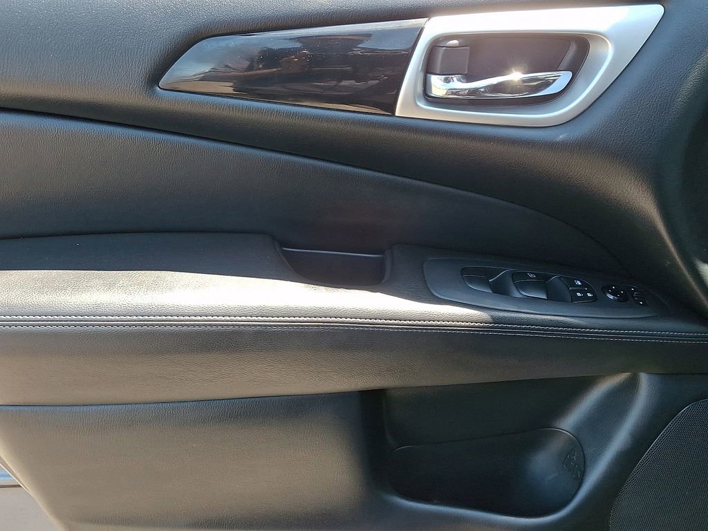 Used 2020 Nissan Pathfinder S AWD/4WD image 13