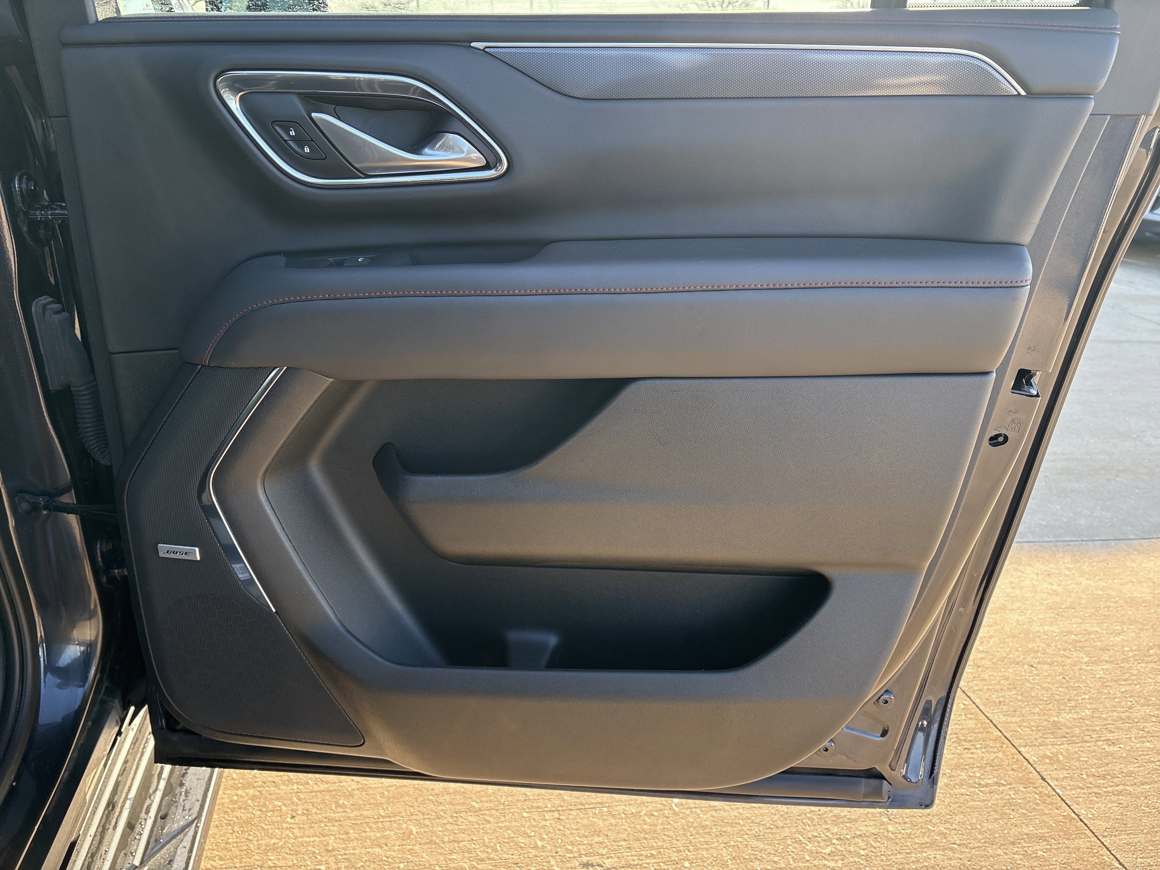 Used 2022 Chevrolet Suburban RST w/ Luxury Package image 21