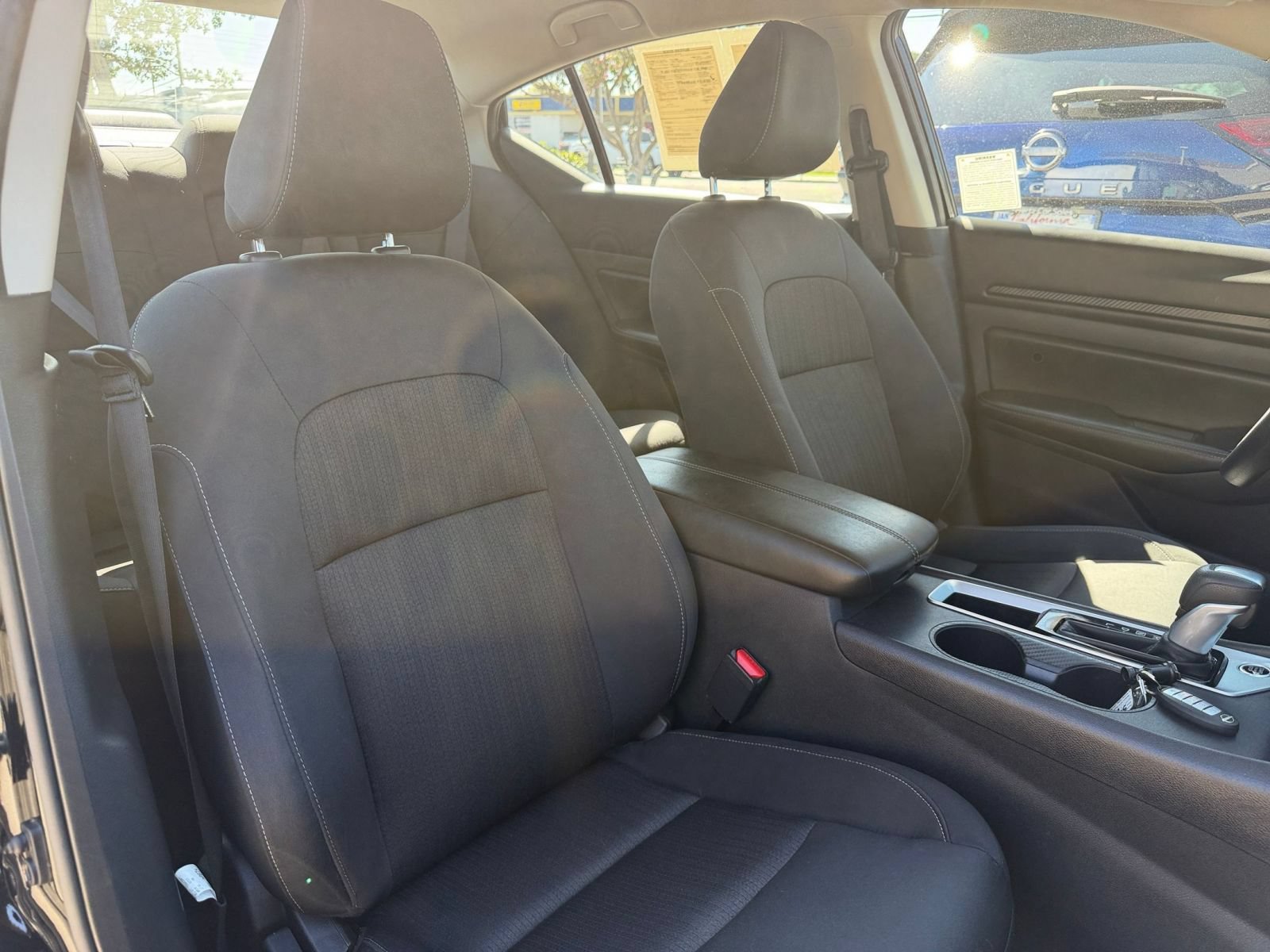 Used 2025 Nissan Altima 2.5 SV FWD image 35
