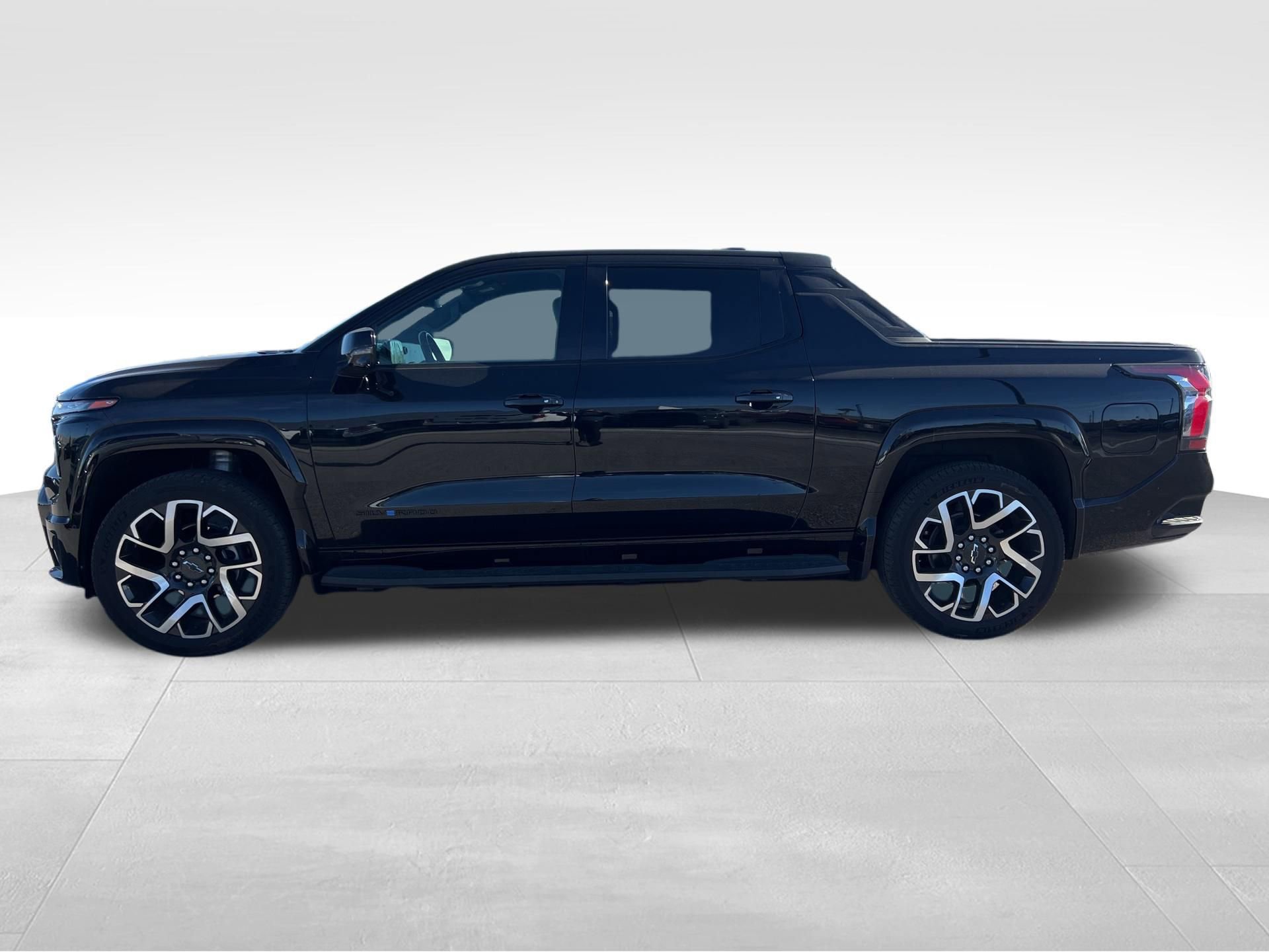 Used 2024 Chevrolet Silverado EV RST AWD/4WD image 9