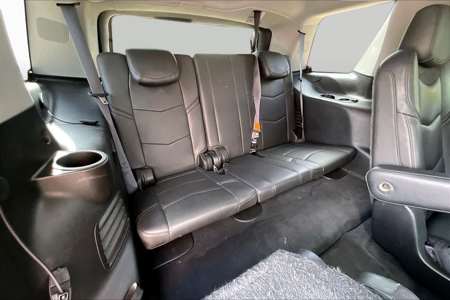 Used 2015 Cadillac Escalade Luxury AWD/4WD image 34