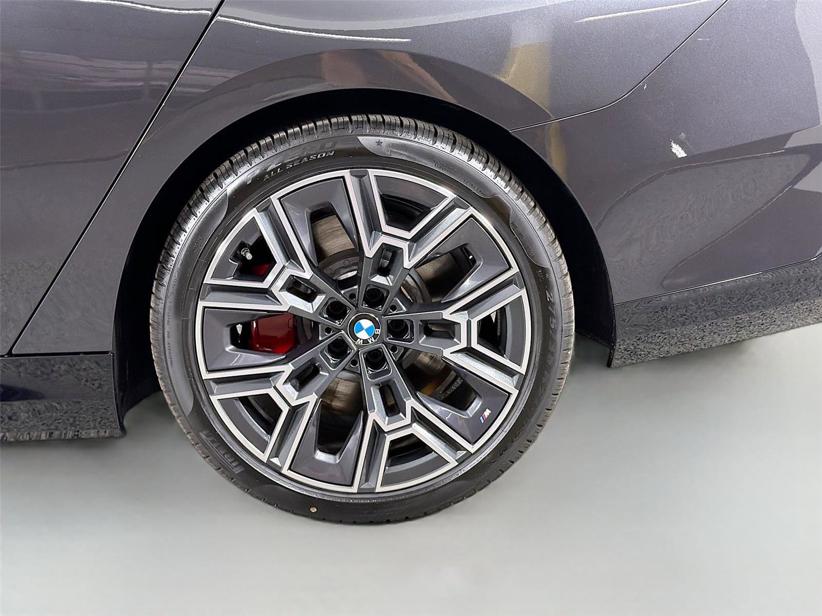 New 2026 BMW 550e xDrive w/ Executive Package image 31