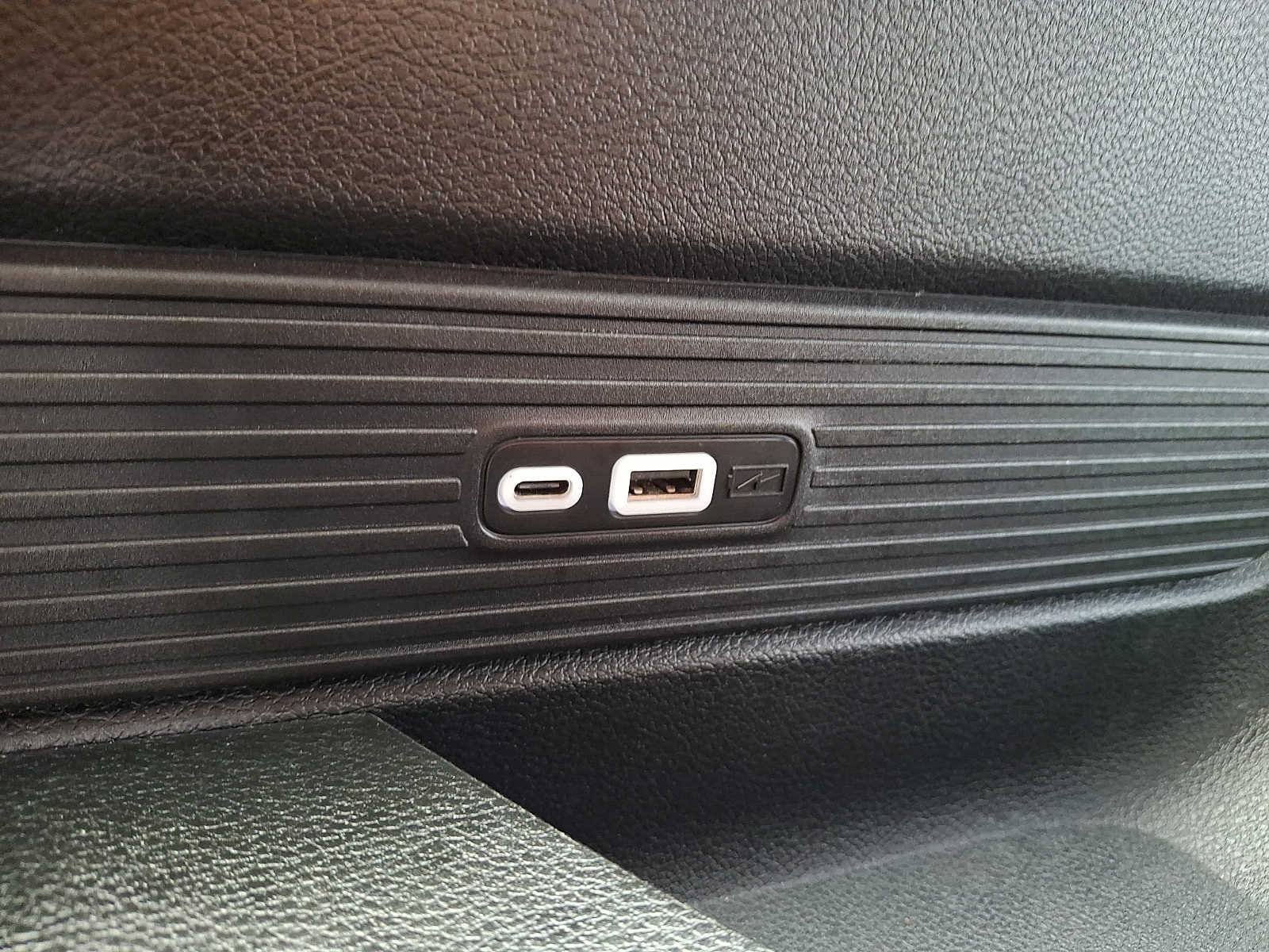 Certified 2024 Jeep Wagoneer Series II w/ Flexible Seating Group AWD/4WD image 11