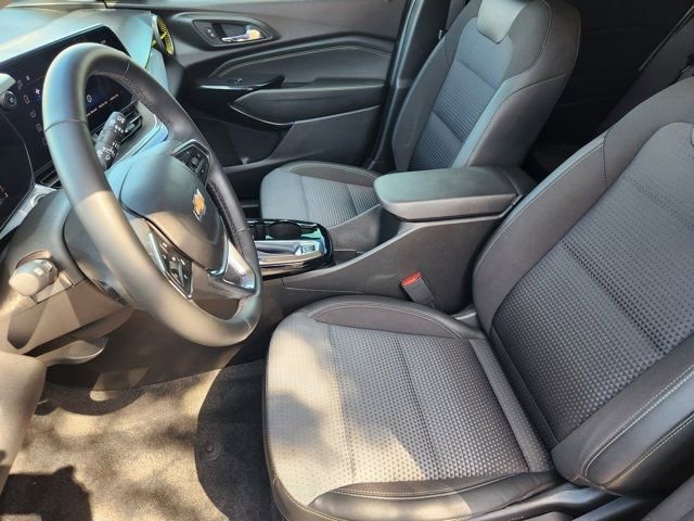 Used 2024 Chevrolet Trax LT w/ Sunroof Package image 4