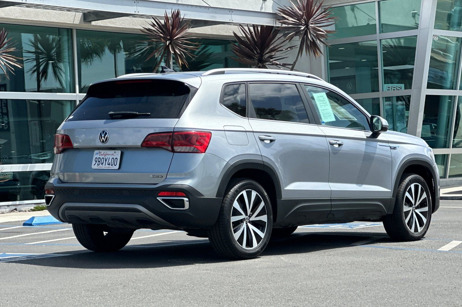 Used 2022 Volkswagen Taos SE AWD/4WD image 4