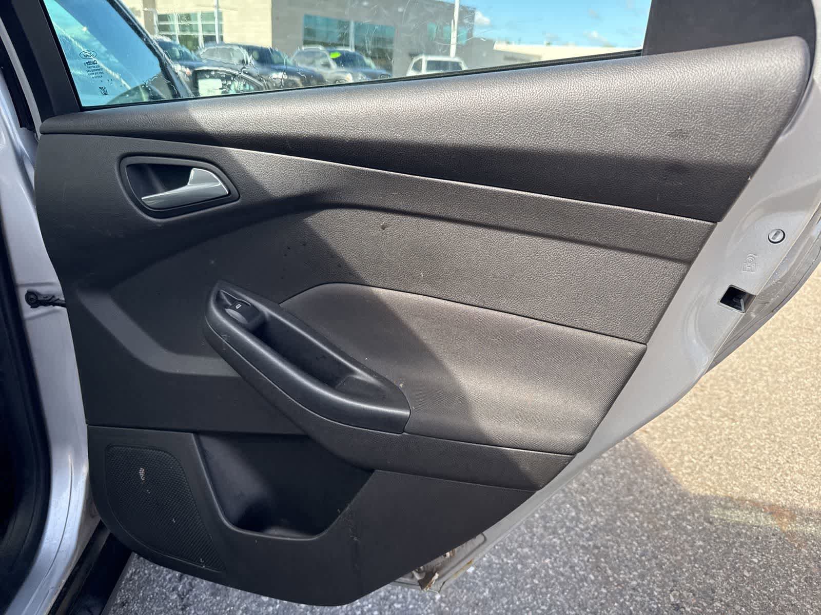 Used 2016 Ford Focus SE w/ Equipment Group 201A FWD image 24