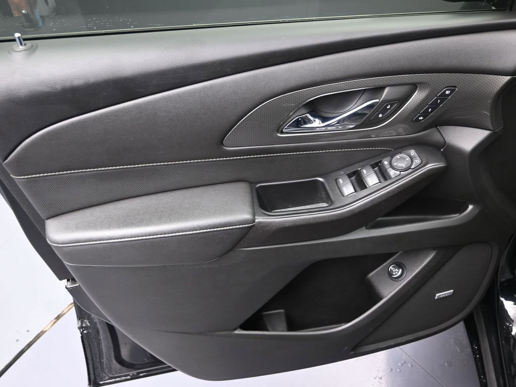 Used 2023 Chevrolet Traverse Premier w/ Redline Edition image 14