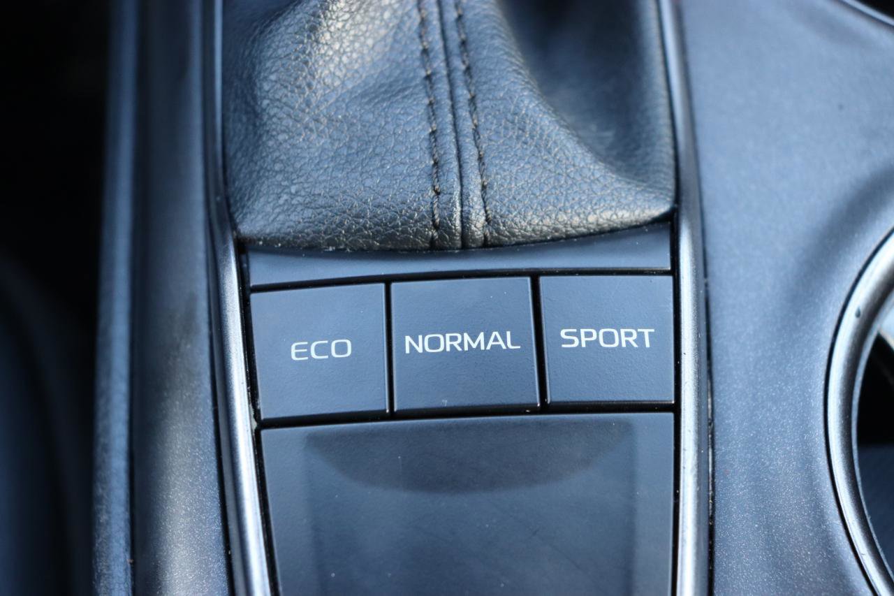 Used 2024 Toyota Camry SE image 34