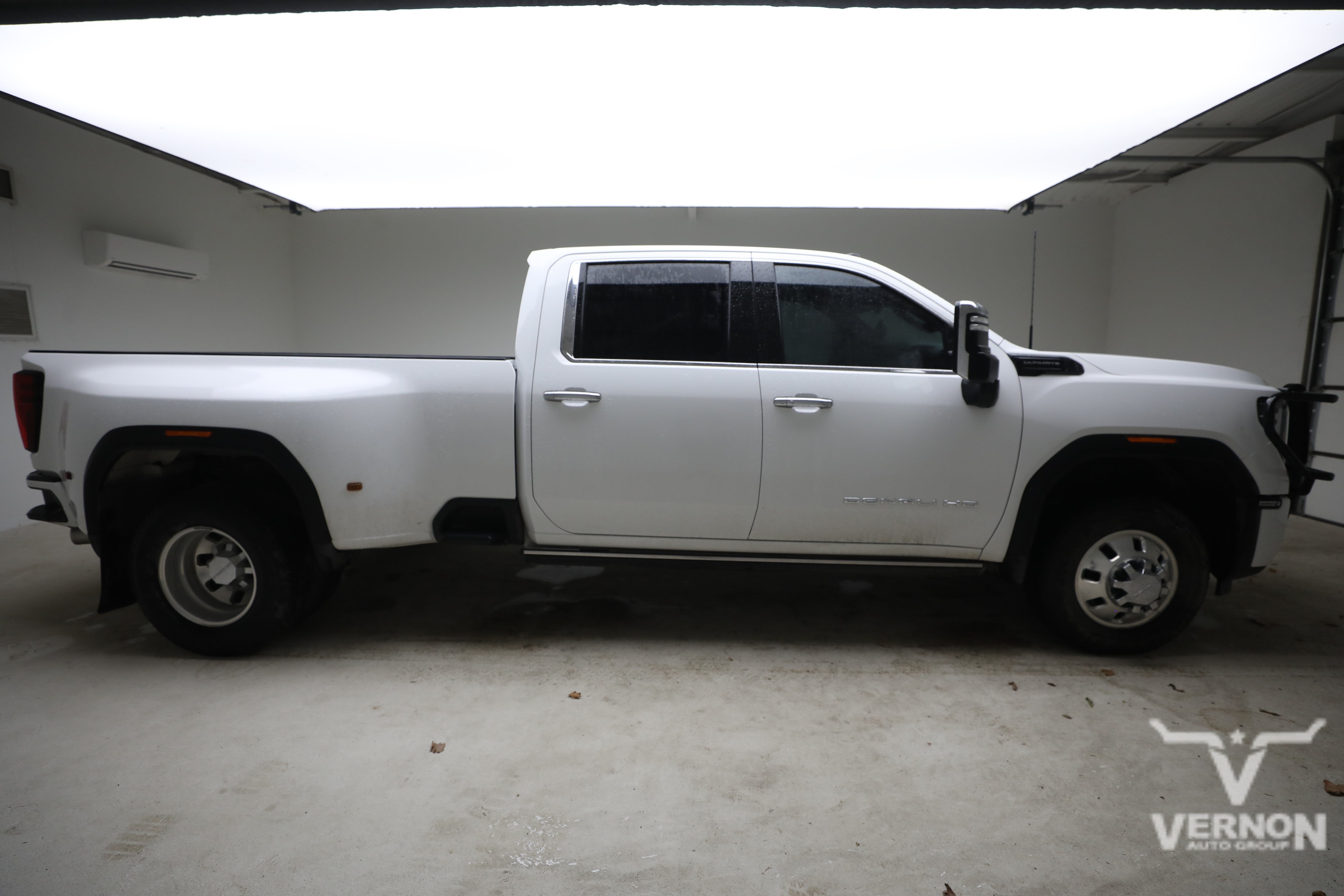 Used 2024 GMC Sierra 3500 Denali Ultimate AWD/4WD image 5