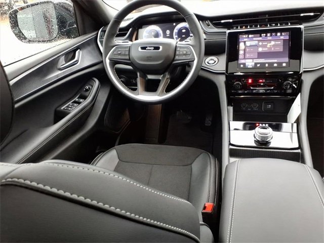 New 2025 Jeep Grand Cherokee L Altitude image 4