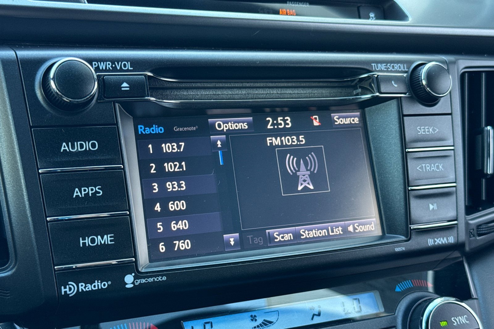 Used 2016 Toyota RAV4 SE image 18