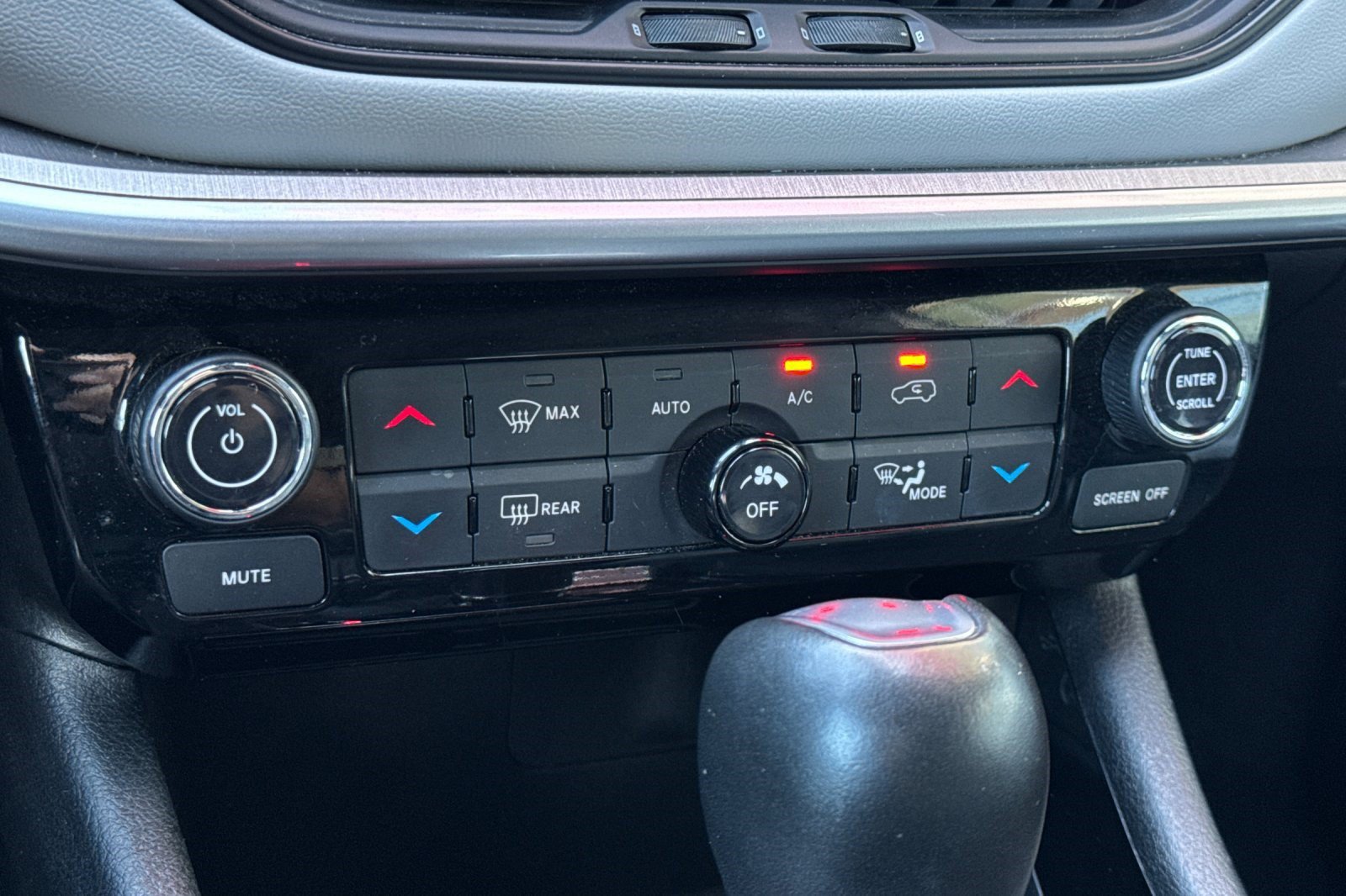 Used 2025 Jeep Compass Limited AWD/4WD image 19