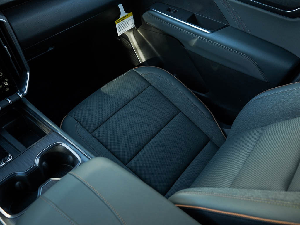 New 2025 GMC Acadia AT4 image 27