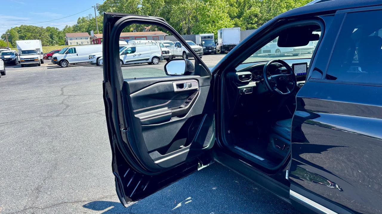 Used 2020 Ford Explorer Limited AWD/4WD image 14