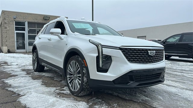 Used 2024 Cadillac XT4 Premium Luxury image 2