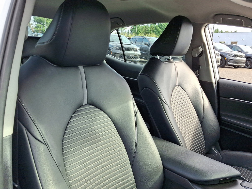 Used 2023 Toyota Camry SE image 13