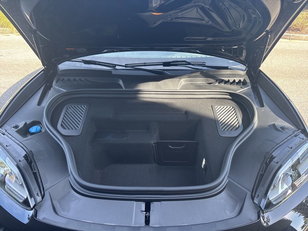 Certified 2025 Porsche Macan Electric RWD image 20