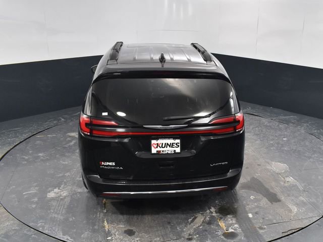 Used 2023 Chrysler Pacifica Limited image 45