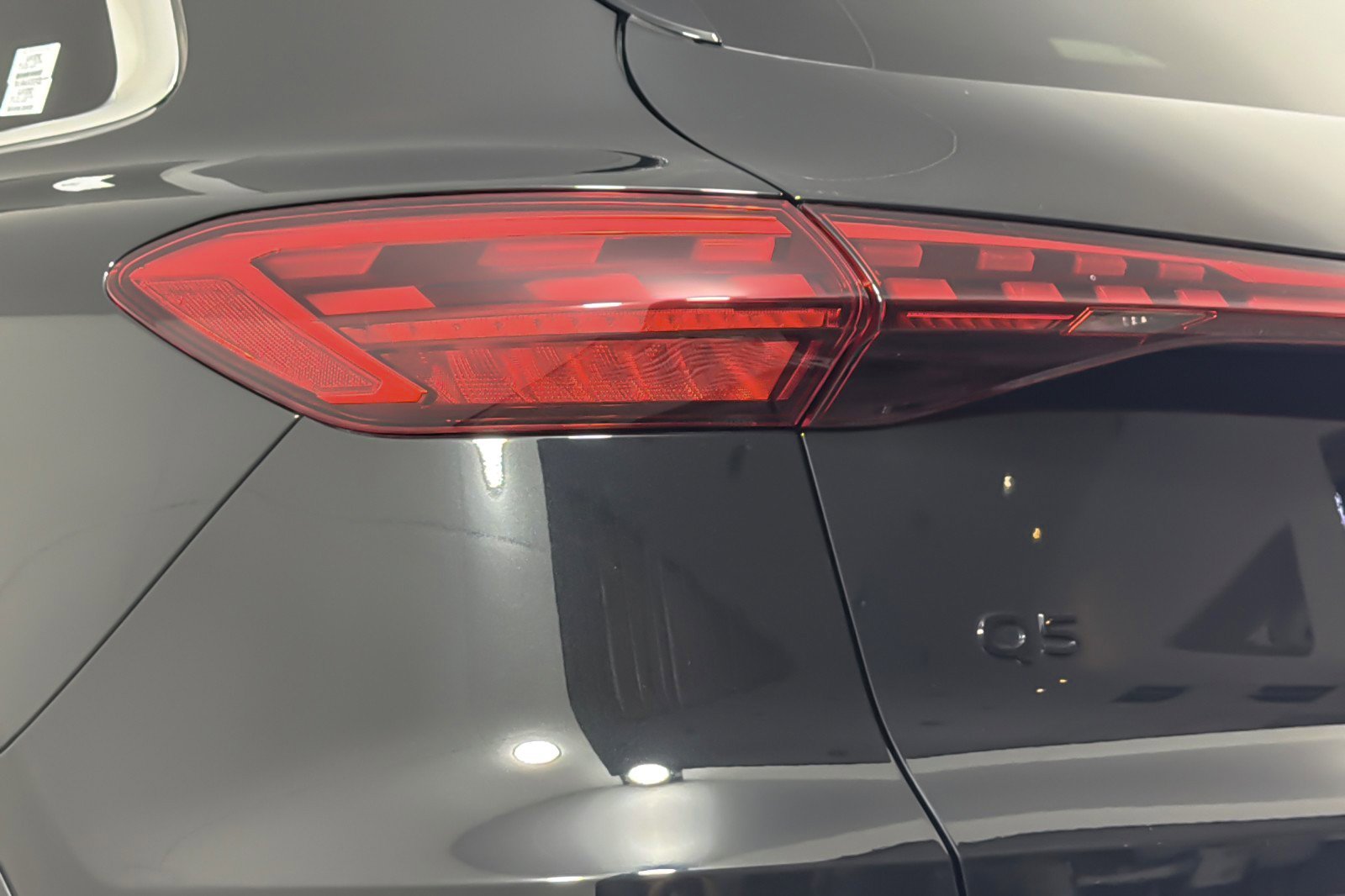 Used 2025 Audi Q5 Premium w/ Convenience Package image 27