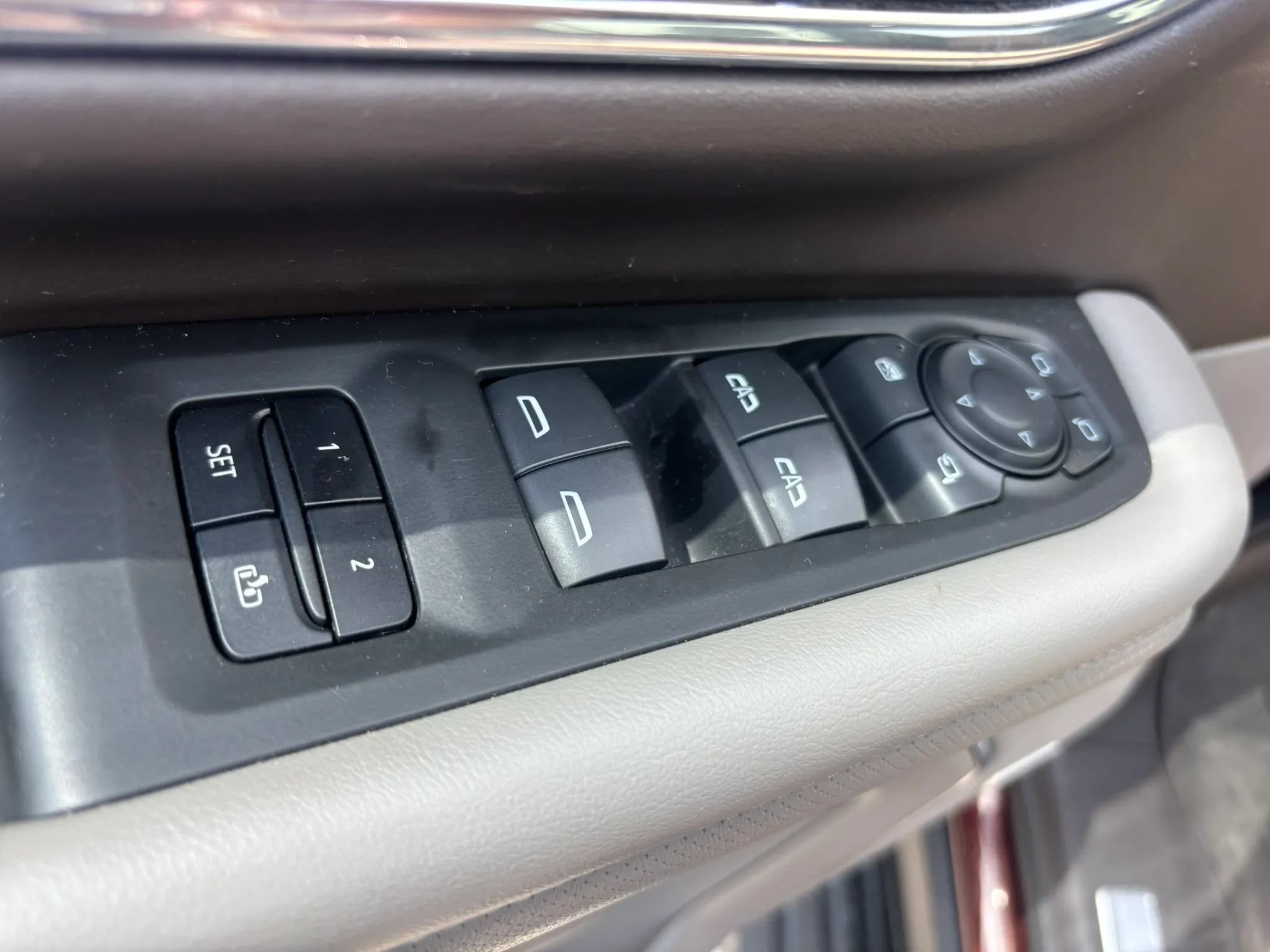 Used 2022 GMC Yukon XL SLT w/ SLT Premium Package AWD/4WD image 23