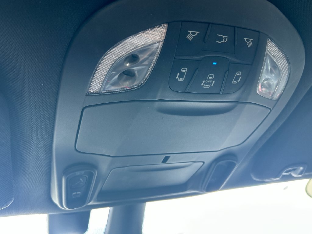 Used 2020 Chrysler Pacifica Limited FWD image 22
