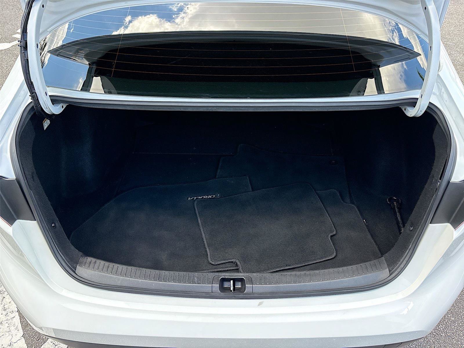 Used 2022 Toyota Corolla LE FWD image 24