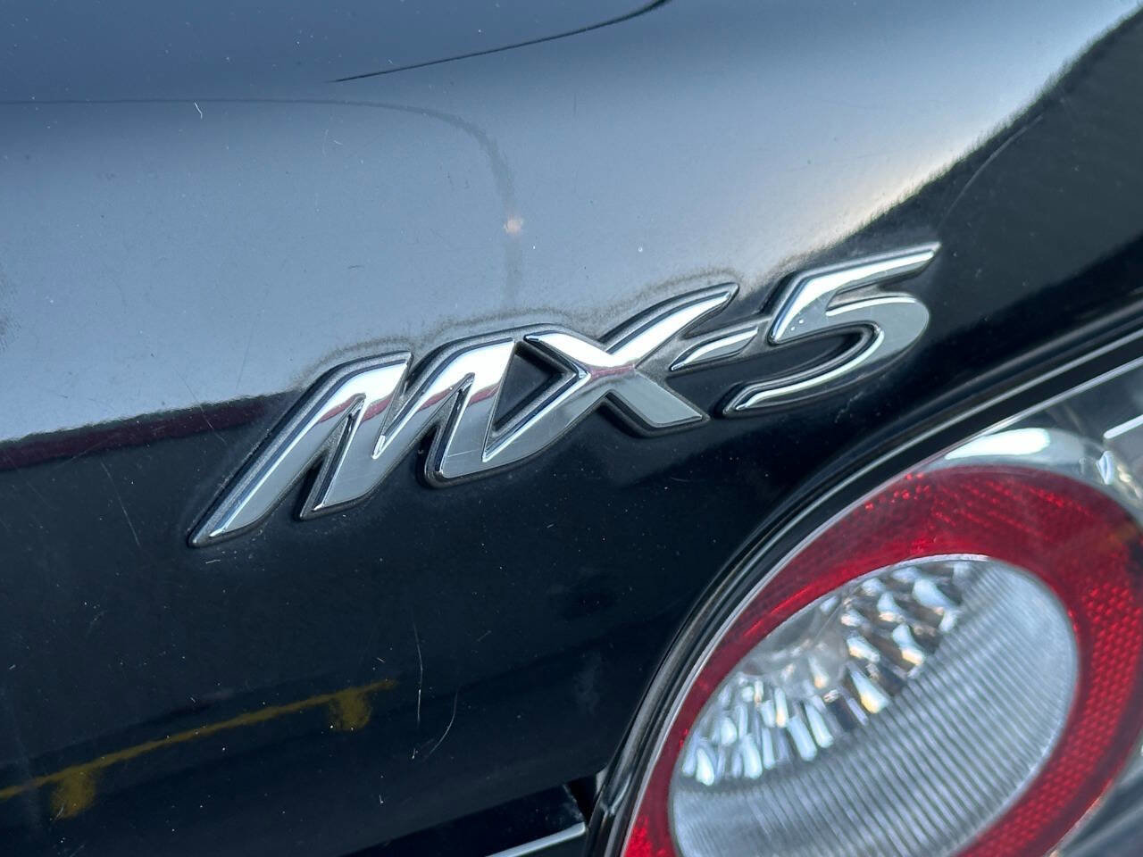 Used 2006 MAZDA MX-5 Miata Sport image 28