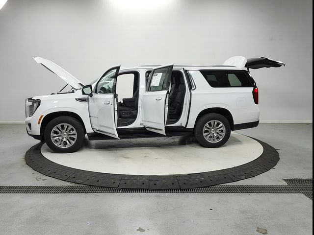 Used 2025 GMC Yukon XL Denali AWD/4WD image 13