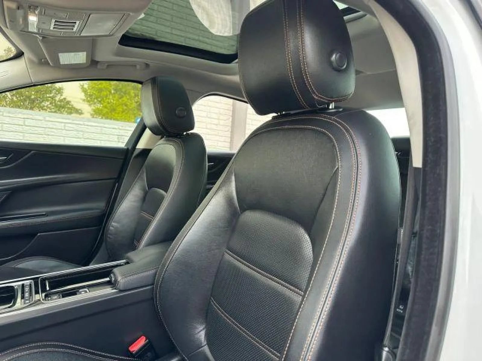 Used 2018 Jaguar XE Prestige RWD image 16