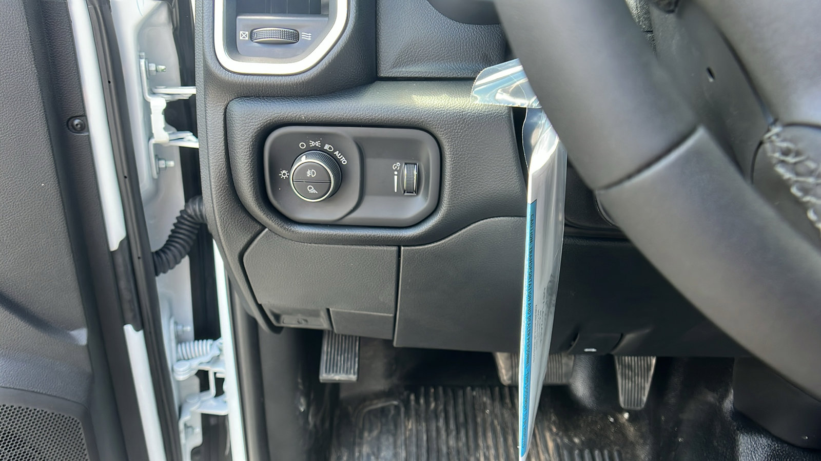 New 2025 RAM 5500 4x4 Regular Cab image 18