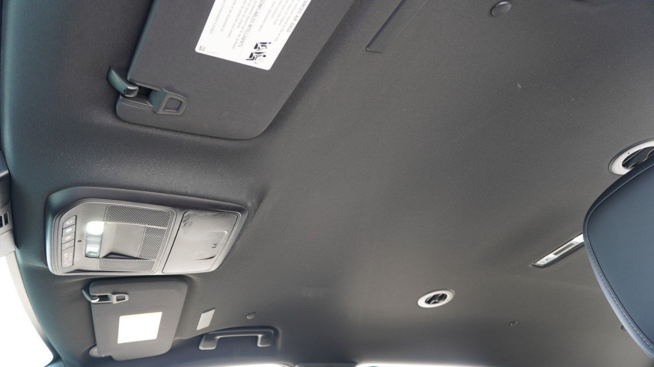 Used 2025 GMC Acadia Elevation w/ Elevation Premium Package FWD image 25