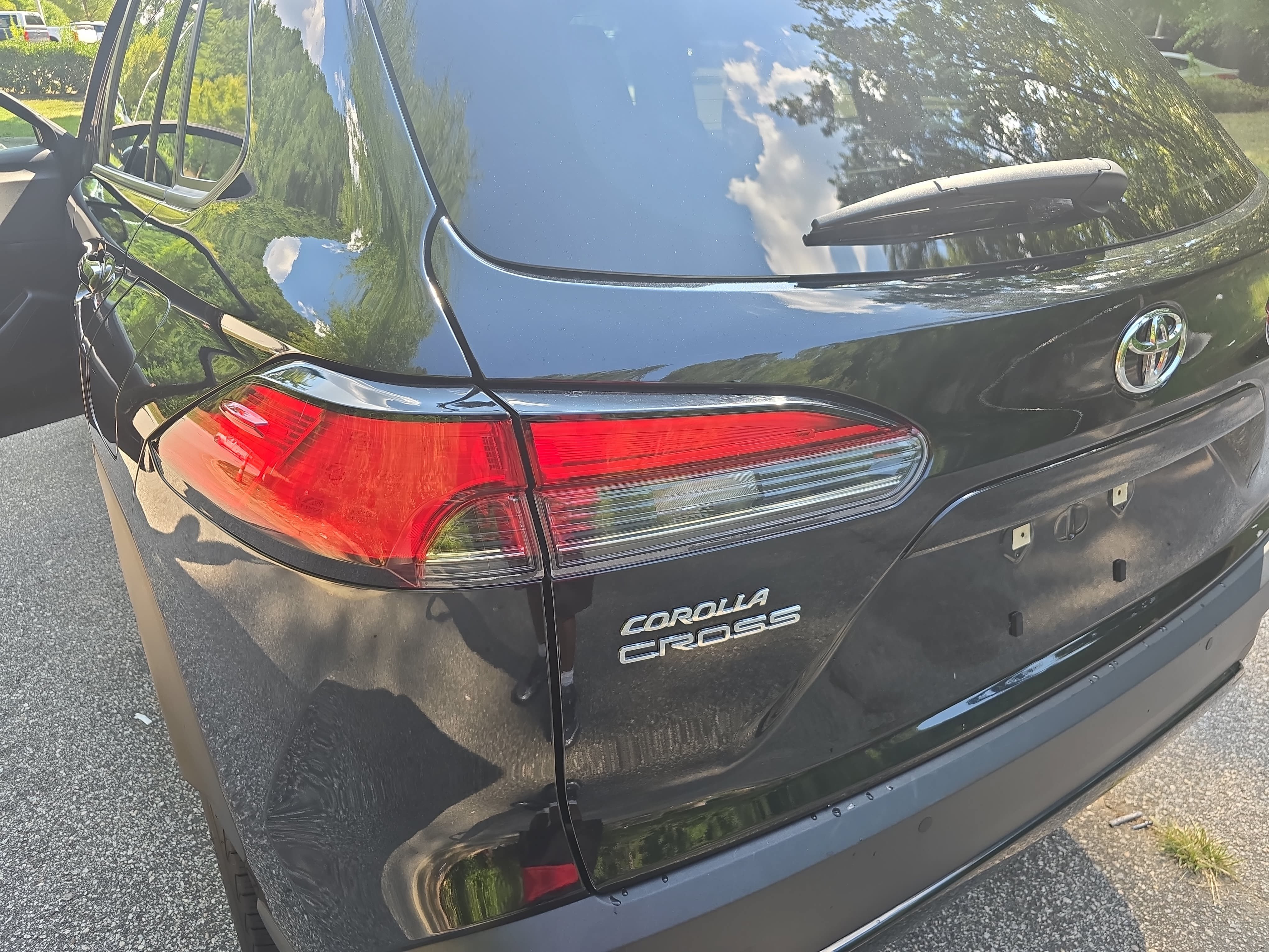 Used 2025 Toyota Corolla Cross XLE FWD image 30