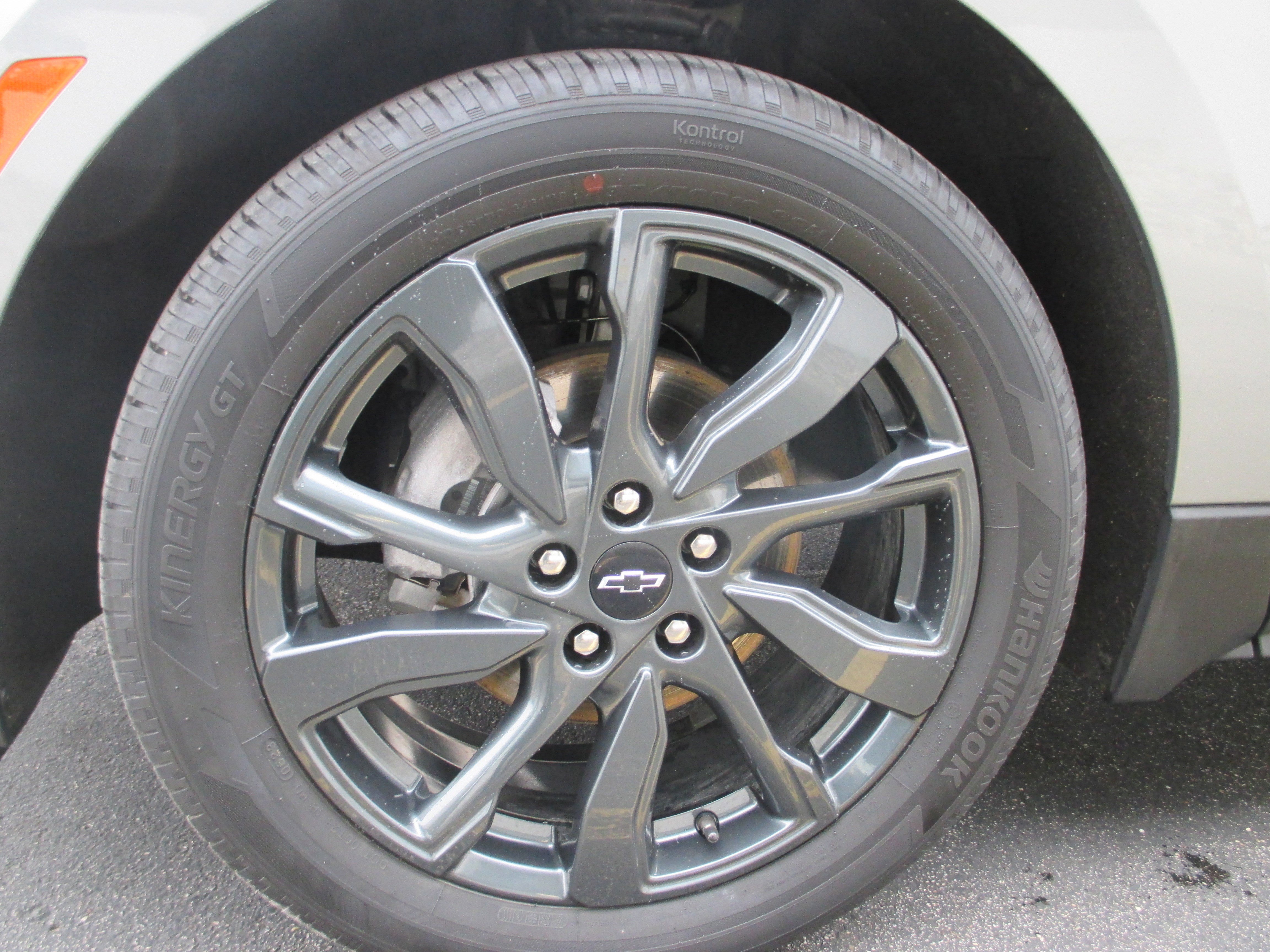 Used 2023 Chevrolet Equinox RS w/ LPO, Floor Liner Package image 9