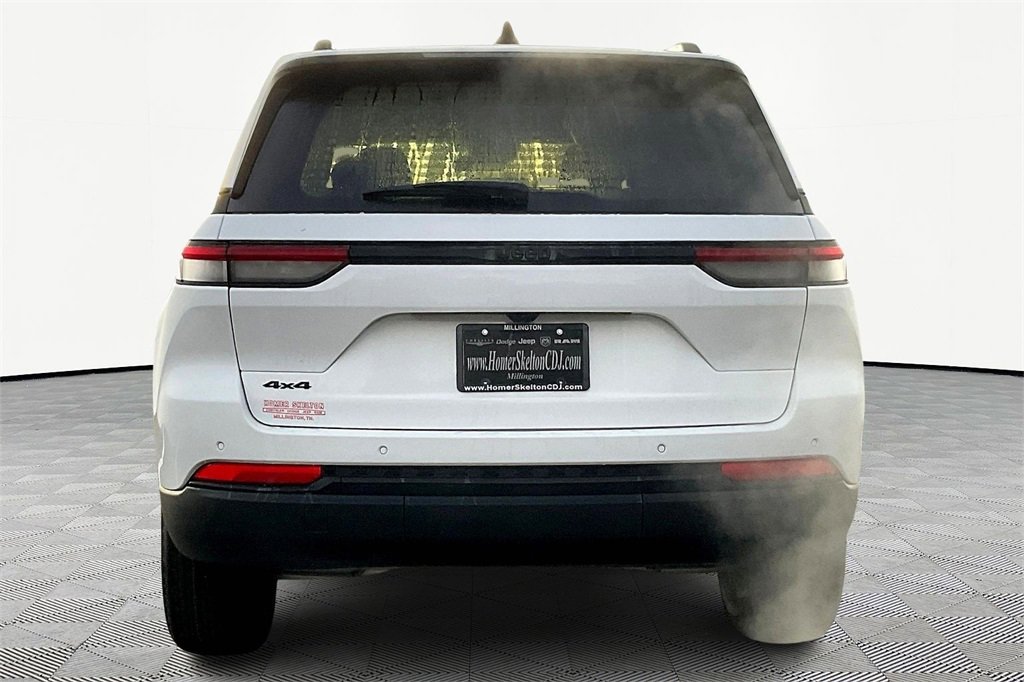 New 2025 Jeep Grand Cherokee Altitude image 4