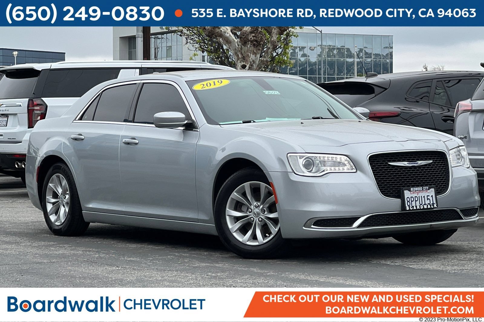 Used 2019 Chrysler 300 Touring RWD image 1